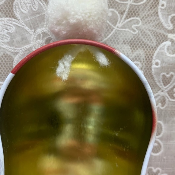 Set of two 3-D 12" tins: Reindeer & Santa Claus - Picture 10 of 11